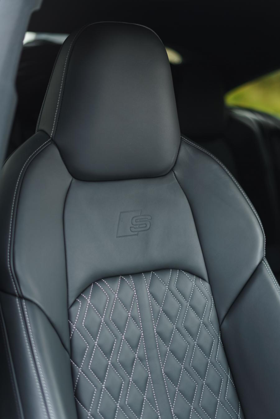 Интерьер Audi S7 Sportback TDI 2019 года  (UK) (фото 6 из 41)